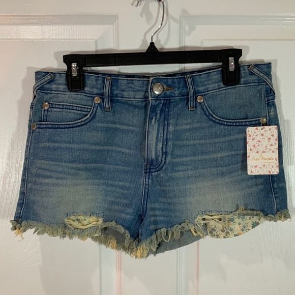 Free People Sailaway Cut Off Boho Distressed Jean Shorts Size 29 - Picture 8 of 8